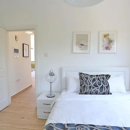 The Diamond Hidden Daire *