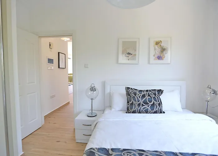 The Diamond Hidden Daire *